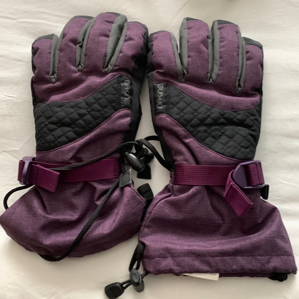 Dakine gloves never used